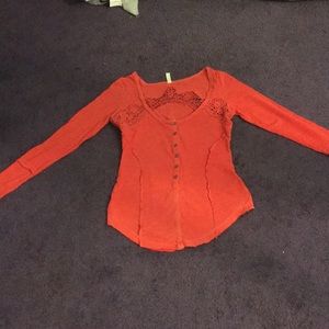 Cute T-shirt with cutouts